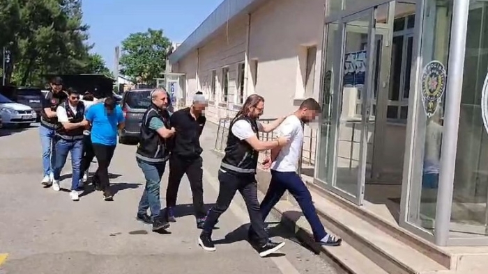 Kocaeli’de viyadük altına götürdükleri şahsı öldüresiye dövüp kameraya aldılar: 4 gözaltı