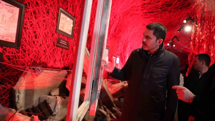 Murat Kurum, Gazzeli Çocuk Ressamlar Sergisi’ni gezdi