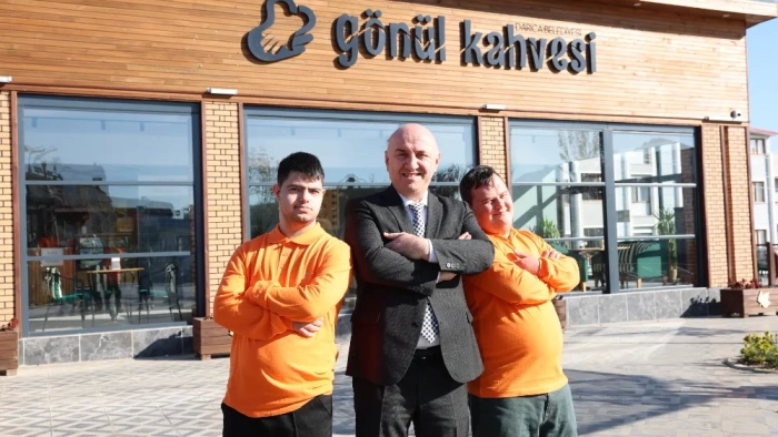 Darıca’nın down sendromlu garsonları mutluluk dağıtıyor