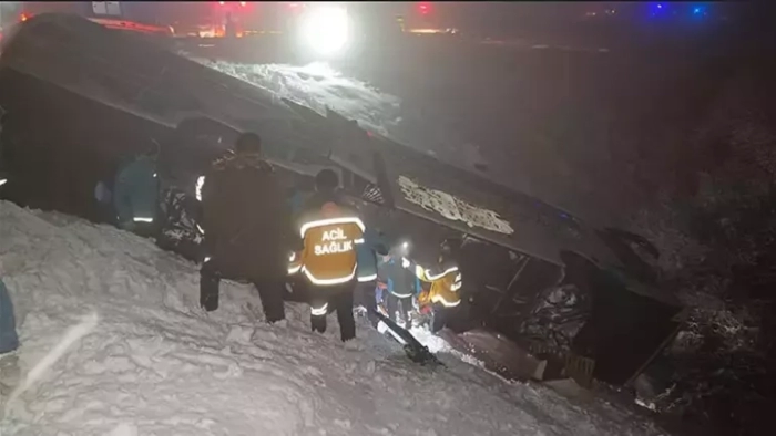 Bingöl’de Yolcu Otobüsü Devrildi: 5 Ölü, 38 Yaralı
