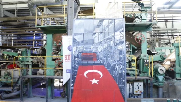 Cumhuriyeti, Kağıt müzesinde tuvallere işlediler