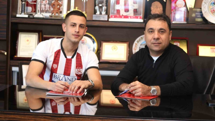 Fenerbahçe, Bartuğ Elmaz’ı Sivasspor’a kiraladı