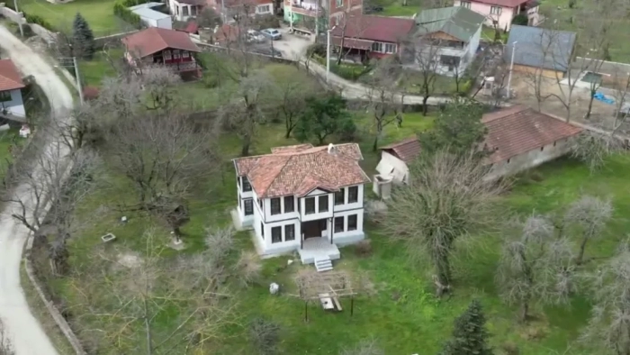 Yanıkköy mahallesi “Taş Devrinde”kaldı
