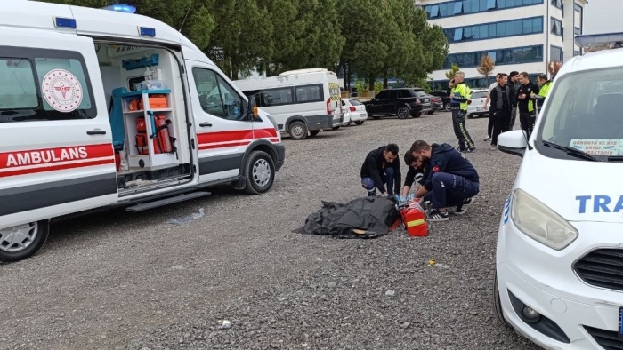 Otomobilin çarptığı kadın hayatını kaybetti