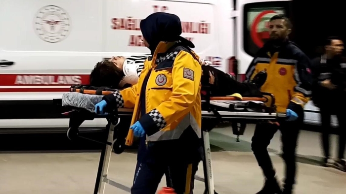 Takla atan araç 50 metre sürüklendi: 1’i ağır 4 yaralı