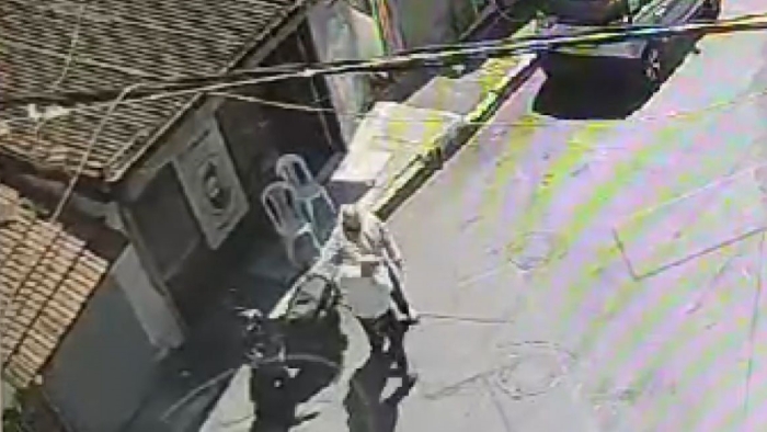 Beyoğlu’nda berbere “tıraş ücreti” saldırısı kamerada: 150 lira için kurşun yağdırdı