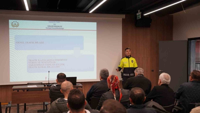 Toplu taşımada yaşanan sorunları en aza indirmek için sürücülere eğitim veriliyor