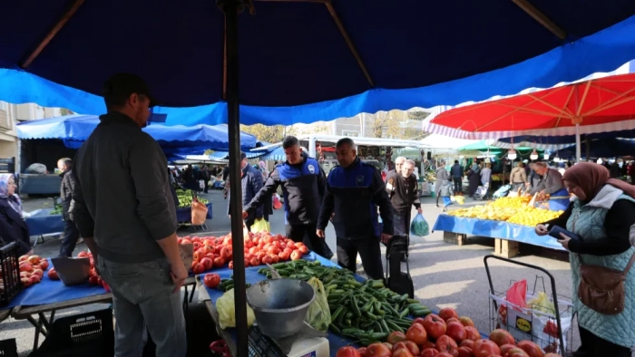 Derince ’de Pazarlarda Denetimler Sürüyor