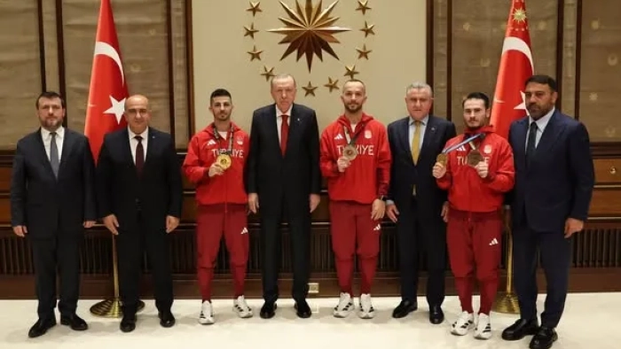 CUMHURBAŞKANI ERDOĞAN ERAY ŞAMDAN VE ARKADAŞLARINI KABUL ETTİ