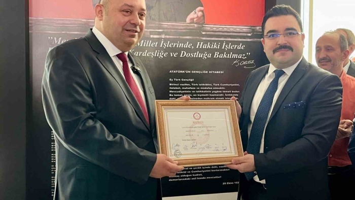 Gönen’de İbrahim Palaz mazbatasını aldı