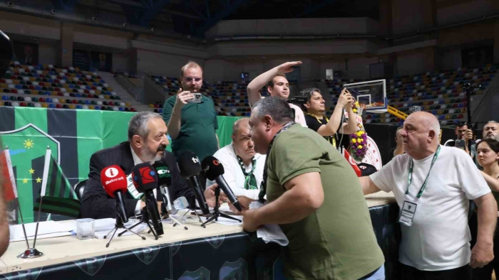 Kocaelispor’da olaylı kongre