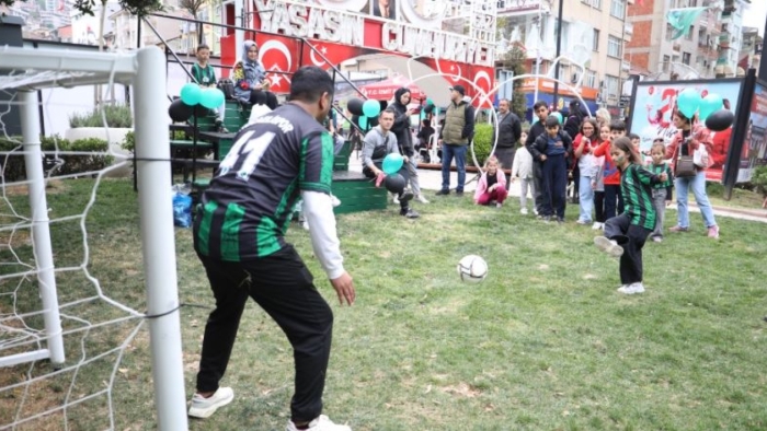 Kocaelispor’un 59.yılı ve Dünya İzmitliler Günü Belsa Meydanında coşkuyla kutlandı