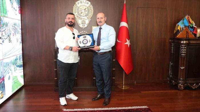 Şüpheliyi yakalayan vatandaşa Emniyet Müdürü’nden ödül