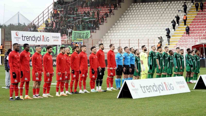 Trendyol 1. Lig: Ümraniyespor: 1 - Sakaryaspor: 1