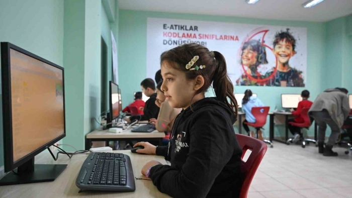 “Bu Atıklar Kod Yazıyor” projesi 10 sınıfa ulaştı