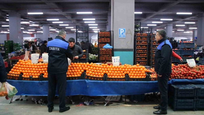 Derince’de pazarlar denetleniyor