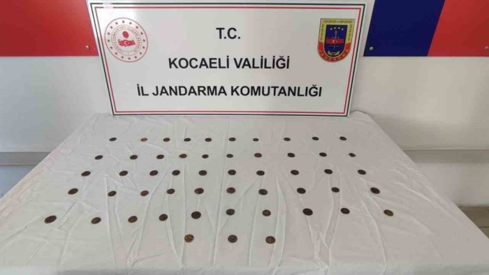 Üzerinden 53 sikke çıktı