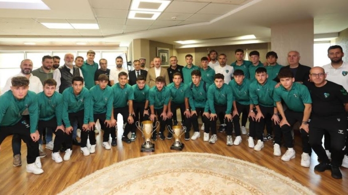 Kocaelispor'un şampiyon gençleri Büyükakın'a geldi