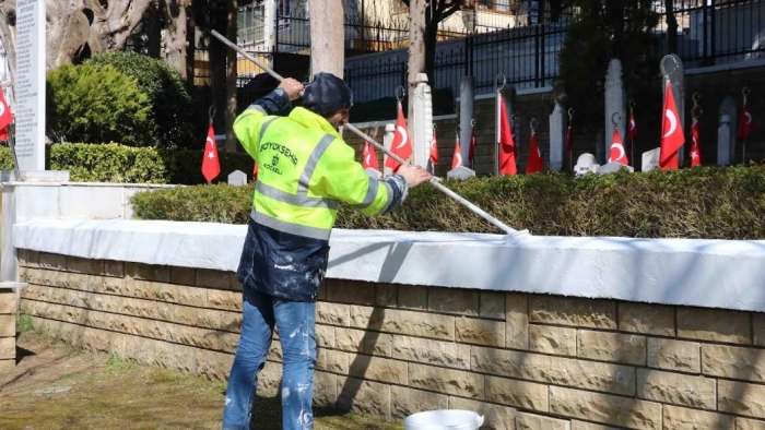 Şehitlikler, “18 Mart Çanakkale Zaferi” için hazırlandı