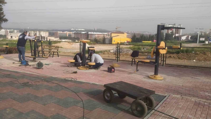 Darıca’da parklar çocuklar için yaza hazırlanıyor