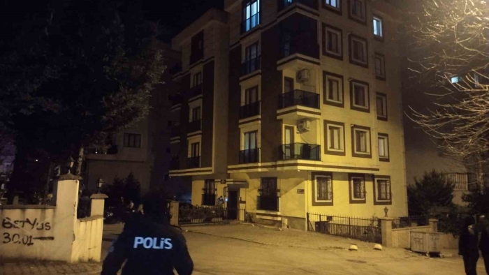 Kartal’da akli dengesi bozuk adam annesi ve erkek kardeşini rehin aldı
