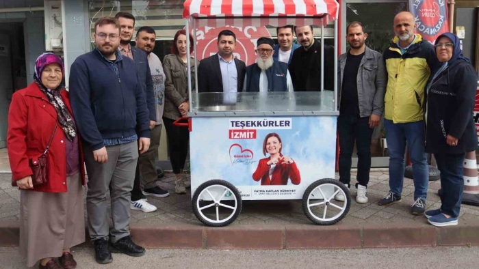 Sözünü aldığı pamuk şeker arabasına kavuştu: Mutluluğu gözlerinden okundu