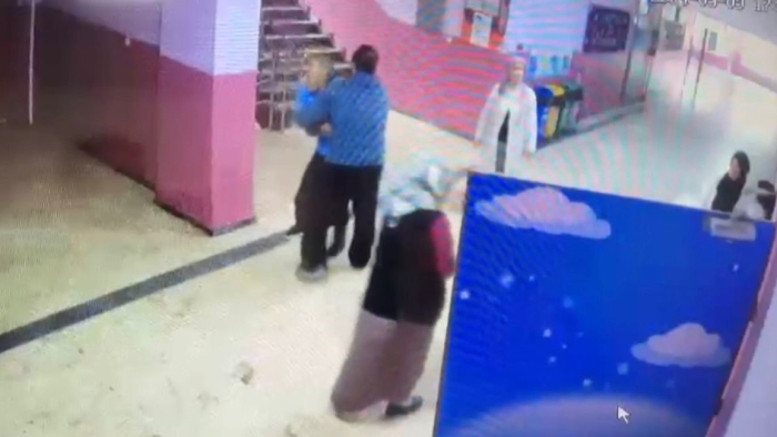 Maltepe’de müdürün odasını bastı, kapıyı kırmaya çalıştı
