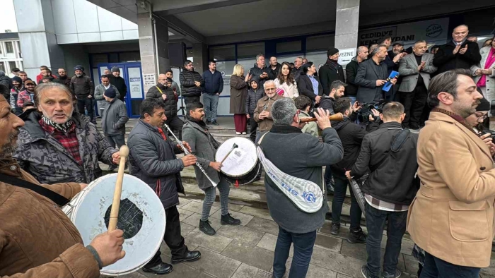 Yüzde 71 zammı davul ve zurna ile kutladılar