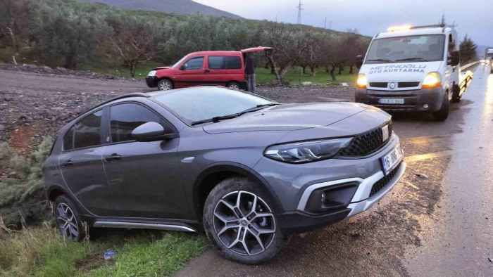 5 araç birbirine girdi; güvenlik önlemi olan 2 polis ölümden döndü