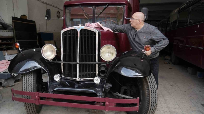 Yıllardır hurdadaydı, 1938 model otobüsün son hali göz kamaştırdı