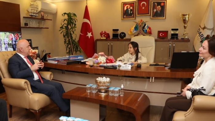 Başkan Bıyık koltuğunu minik İpek’e bıraktı