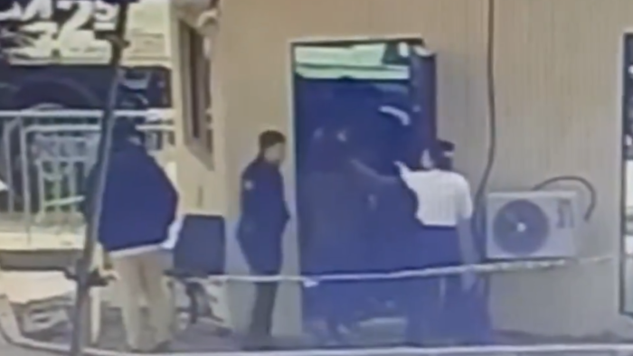 Polis Merkezi Önünde Gergin Anlar! GBT Sorgusu Sonrası Olay Çıktı