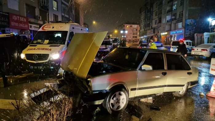 Kazadan Sonra Polis Aracında Kendini Vurdu!