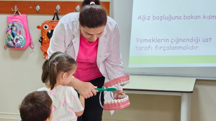 Miniklere ağız ve diş sağlığı eğitimi