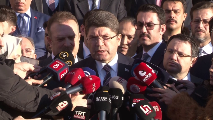 Adalet Bakanı Yılmaz Tunç, İstanbul Adalet Sarayı’ndaki saldırının ardından olay yerinde incelemelerde bulundu.
