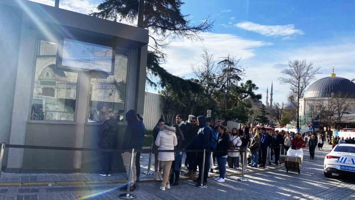 Ayasofya Kebir Camii Şerifi’nde yeni düzenleme: Girişler ayrıldı, turistler ücret ödemeye başladı