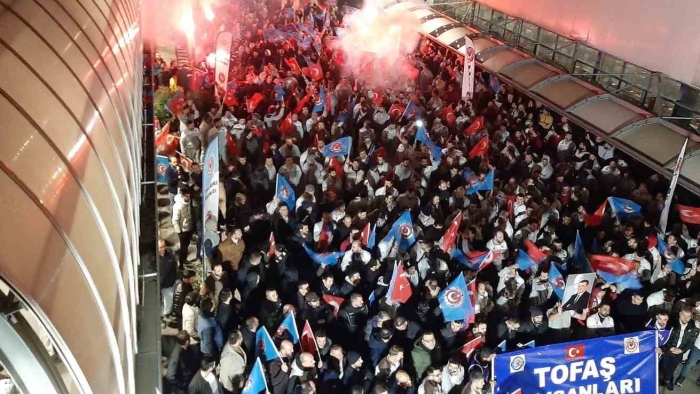Tofaş’ta zam sevinci sabaha kadar sürdü