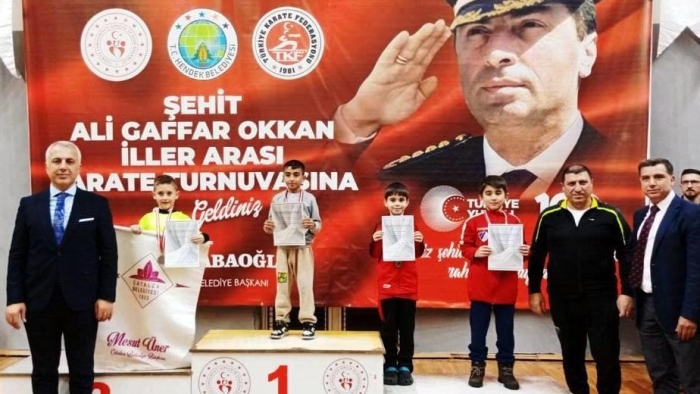 Körfezli karateciler Sakarya’dan madalyalarla döndü