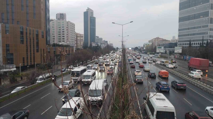 İstanbul’da trafik yoğunluğu yüzde 83’e ulaştı