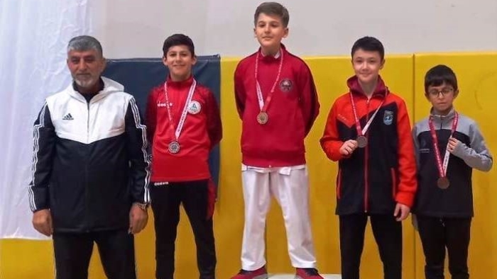 Kocaeli Yıldızlar Karate Şampiyonası’nda Körfez fırtınası