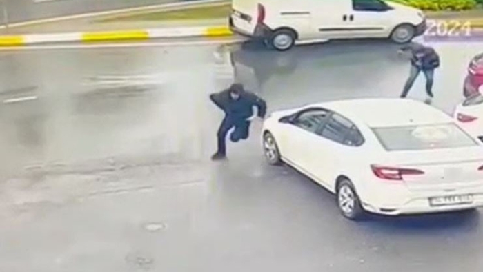 Eyüpsultan’da film gibi silahlı çatışma kamerada