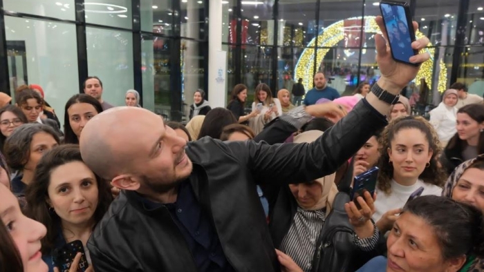 Fenomen Cem Özkök, sevenleri ile bir araya geldi