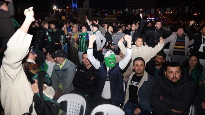 İzmit Kent Meydanı’nda yer Yeşil, gök Siyah