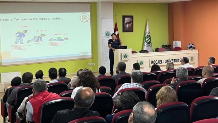 Büyükşehir İtfaiyesi'nden KOÜ onlara eğitim