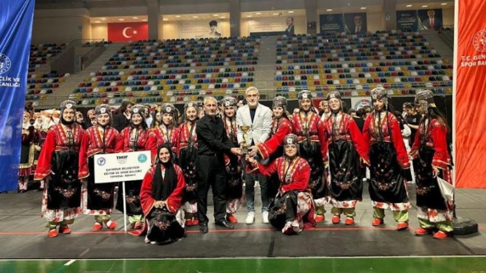Türk halk oyunları ekibi, il şampiyonu oldu