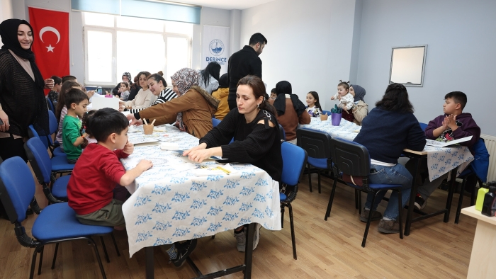 Minik Eller Büyük Hayaller