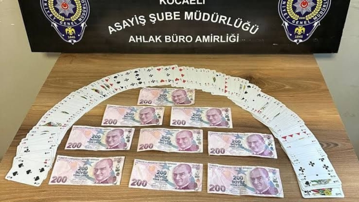 Kartepe'de kumar oynayan 4 kişiye ceza yağdı
