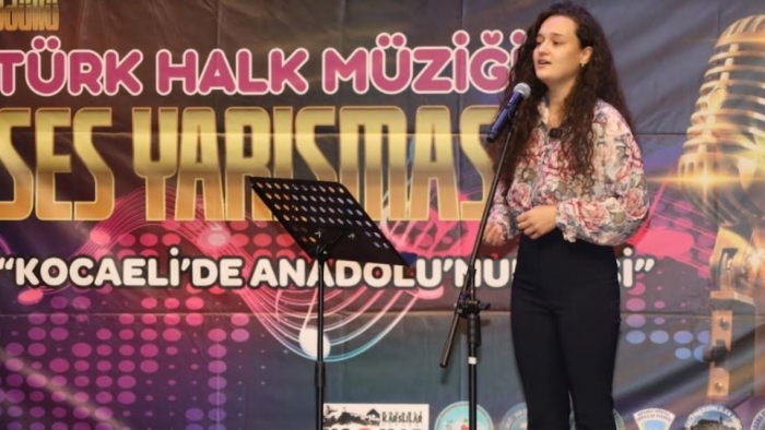 En güzel türküleri söylemek için yarıştılar