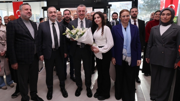 Büyükşehir’den İzmit’e 7/24 açık kütüphane