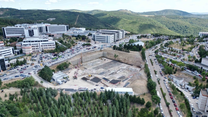Büyükşehir, Umuttepe Kampüsü’nde yer alan cami ve otopark projesindeki çalışmalara devam ediyor